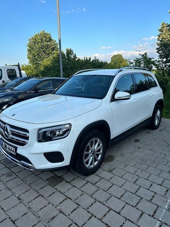 Weiß Gebraucht 2021 Mercedes GLB200 SUV | 31.800 € (Guter Preis) - Bild 1/4