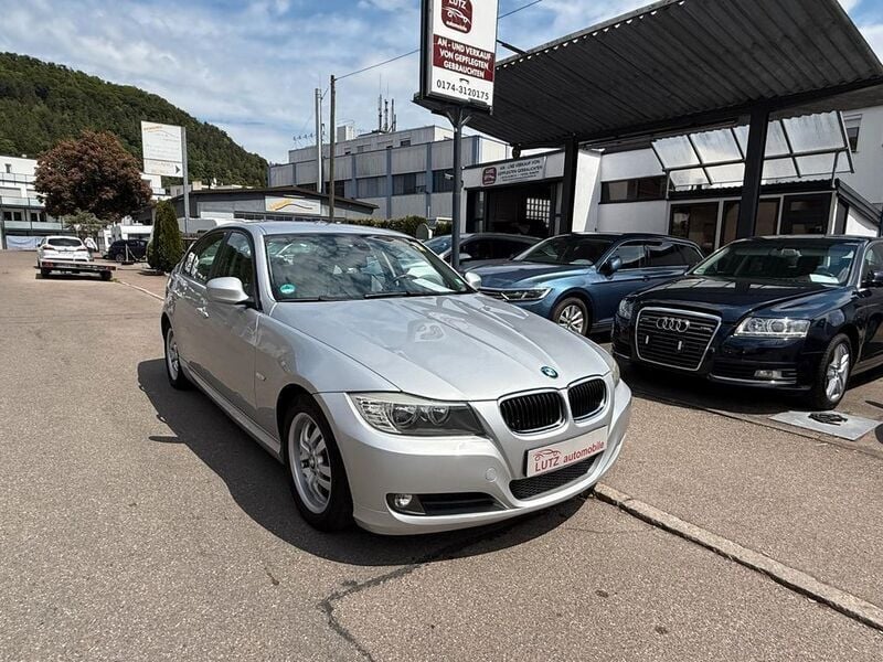 Gebraucht BMW 320 Sport Line 177 PS (130 kW) 2009 Titansilber metallic Limousine