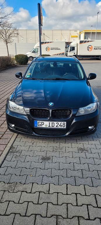 Gebraucht BMW 318 Sport Line 143 PS (105 kW) 2011 Schwarz Kombi