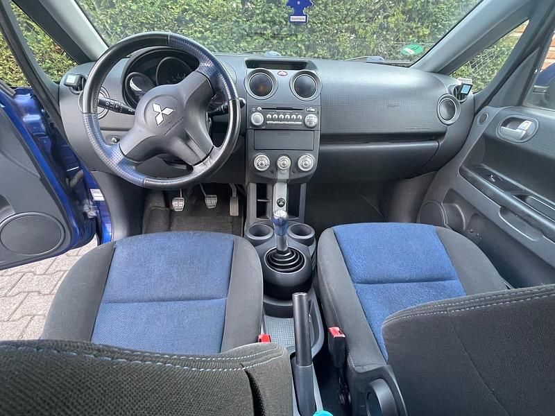 Gebraucht Mitsubishi Colt Inform 95 PS (69 kW) 2007 Blau Van / Kleinbus