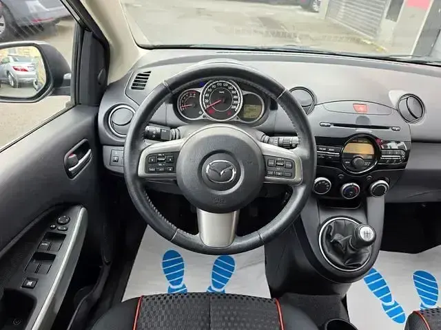 Gebraucht Mazda 2 Sports-Line 95 PS (69 kW) 2014 Blau Limousine