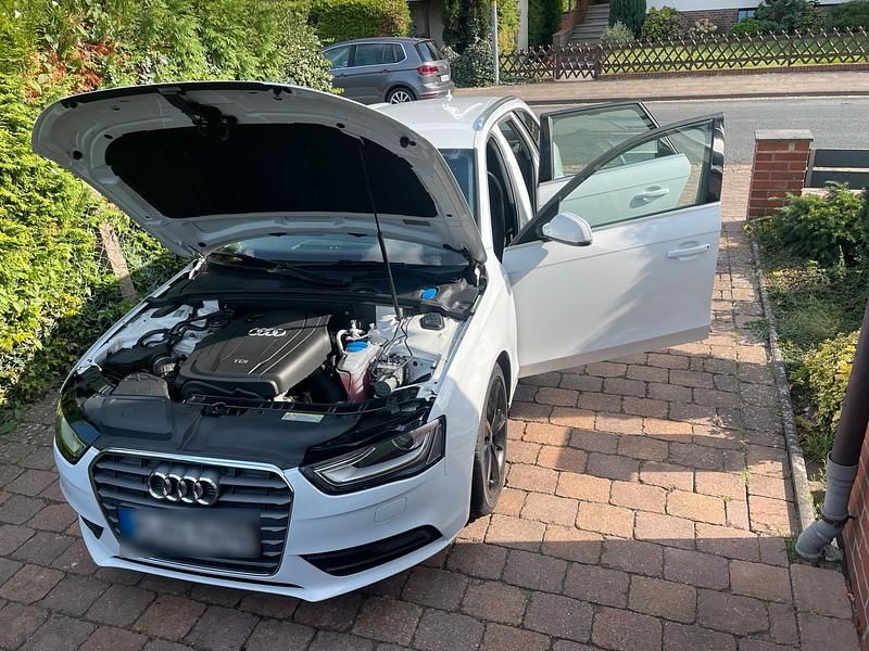 Weiß Gebraucht 2015 Audi A4 Kombi | 13.450 € (Teuer) - Bild 1/4