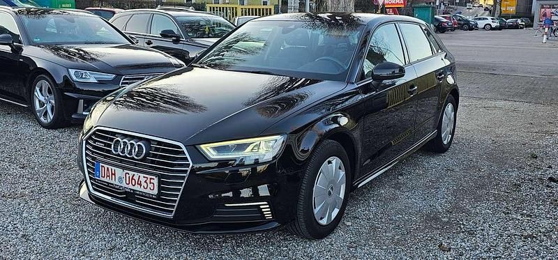 Brillantschwarz Gebraucht 2020 Audi A3 Sportback e-tron Limousine | 16.950 € (Superpreis) - Bild 1/4