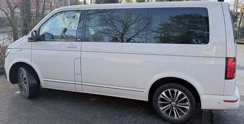 Second-hand VW Multivan 204 CP (150 kW) 2022 Gri Monovolum