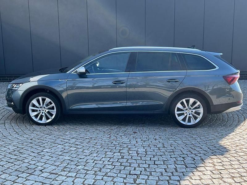 Gebraucht Skoda Octavia 200 PS (147 kW) 2022 Quarzgrau metallic Kombi