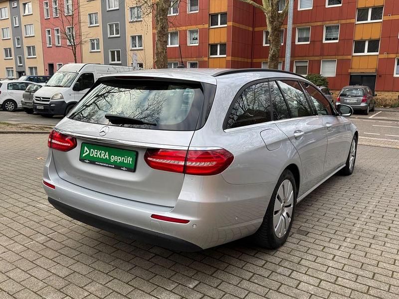 Gebraucht Mercedes E220 194 PS (142 kW) 2019 Silber Limousine