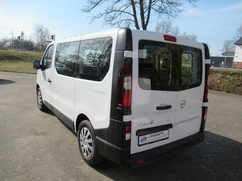Second-hand Opel Vivaro 120 CP (88 kW) 2019 Alb Monovolum