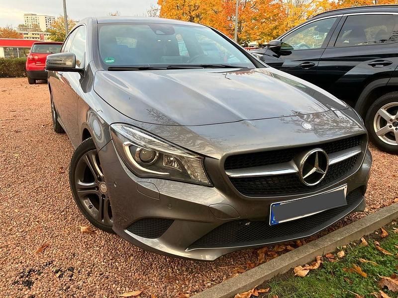 Grau Gebraucht 2015 Mercedes CLA220 Shooting Brake Kombi | 13.300 € (Fairer Preis) - Bild 1/4