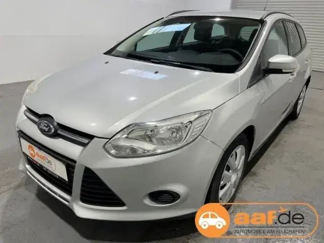 Silber Gebraucht 2012 Ford Focus Trend Kombi | 2.650 € (Superpreis) - Bild 1/4