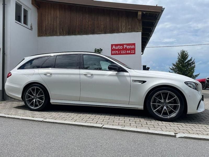 Weiß Gebraucht 2018 Mercedes E63 AMG AMG Kombi | 54.990 € (Fairer Preis) - Bild 1/4