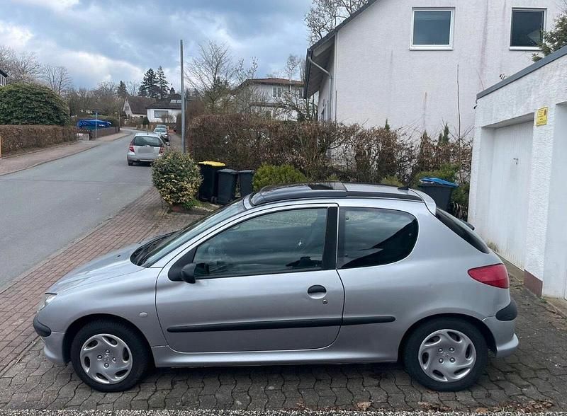 Gebraucht Peugeot 206 60 PS (44 kW) 2001 Silber Kleinwagen