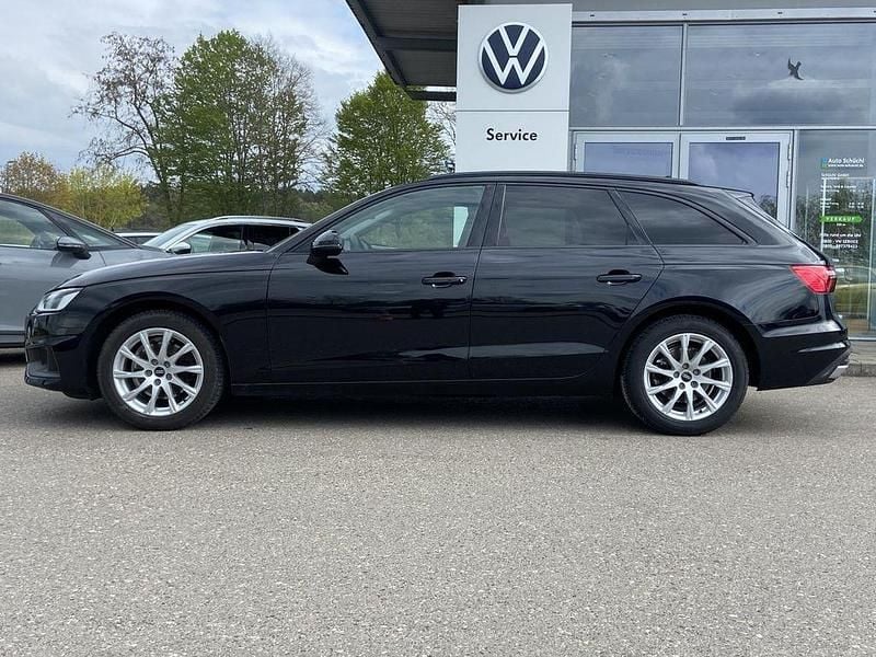 Używany Audi A4 150 KM (110 kW) 2022 Czarny Kombi
