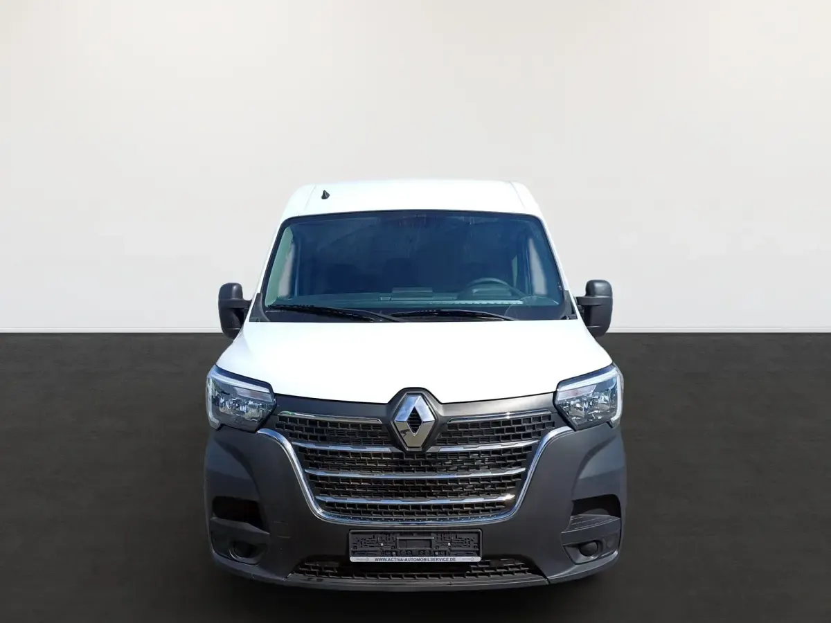 Używany Renault Master Komfort 150 KM (110 kW) 2024 Biały Van
