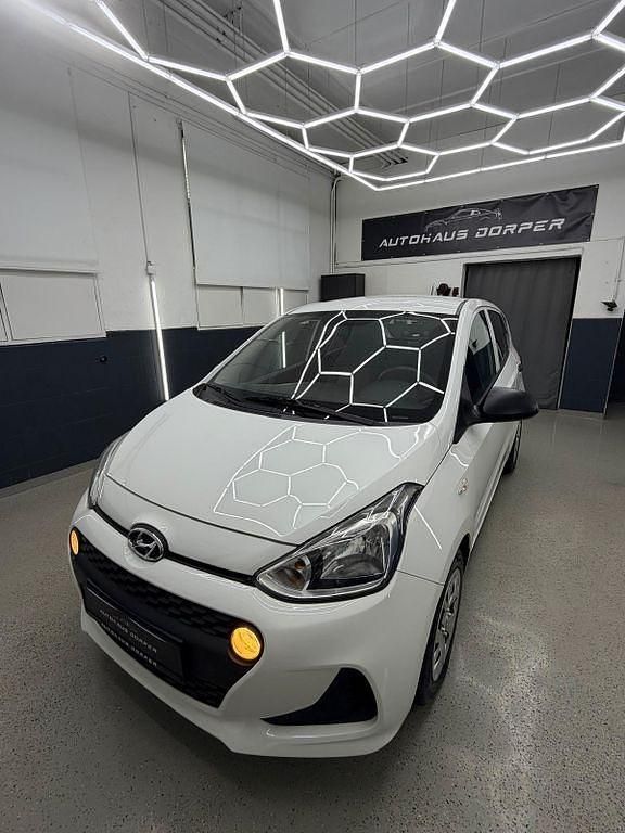 Gebraucht Hyundai i10 Classic 67 PS (49 kW) 2017 Weiß Kleinwagen