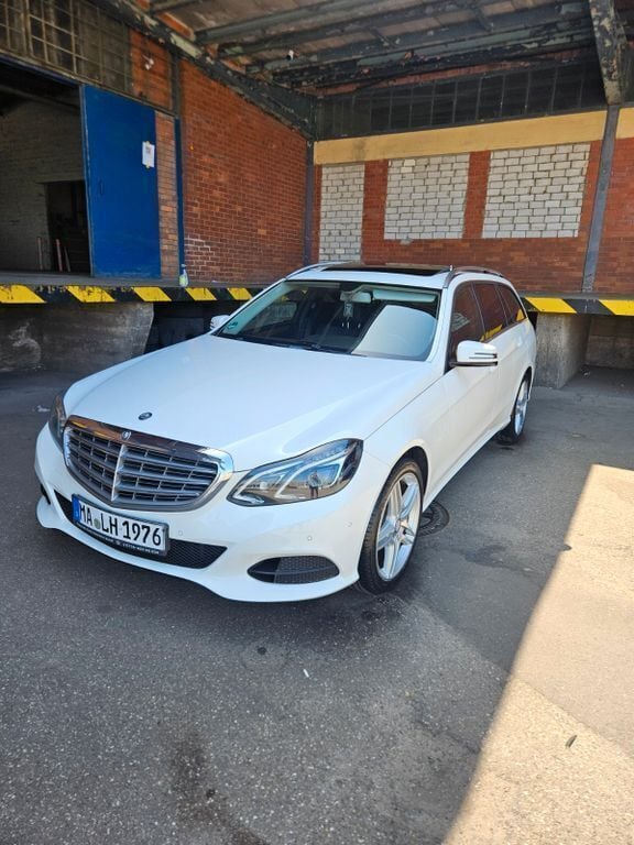 Weiß Gebraucht 2013 Mercedes E250 Limousine | 10.500 € (Etwas zu teuer) - Bild 1/4