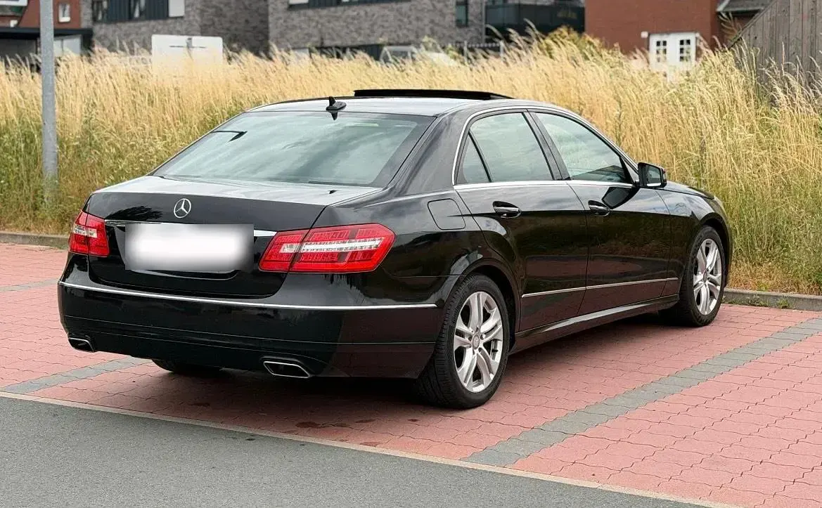 Gebraucht Mercedes E350 265 PS (194 kW) 2012 Schwarz Limousine