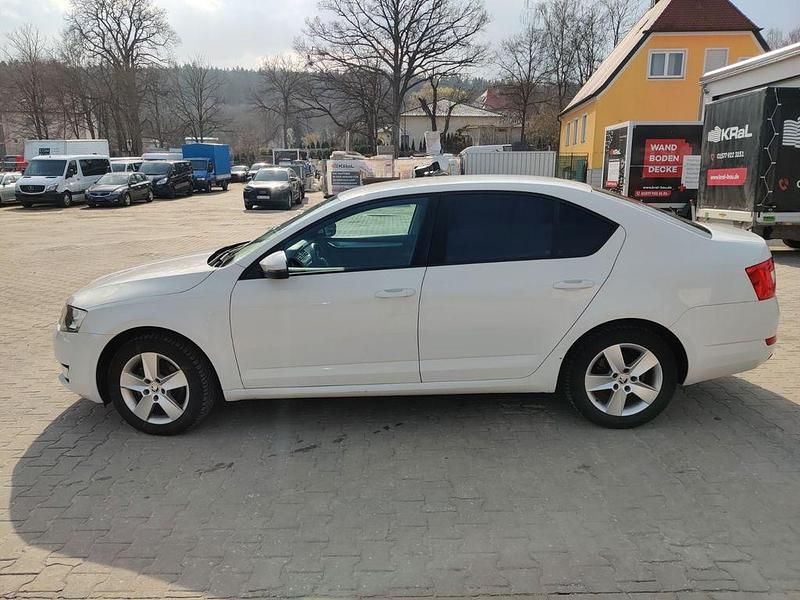 Gebraucht Skoda Octavia Ambition 140 PS (102 kW) 2013 Weiß Limousine