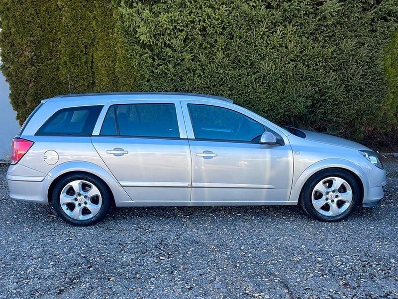 Gebraucht Opel Astra Edition 125 PS (91 kW) 2005 Silber Kombi