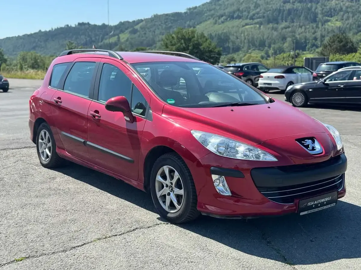 Gebraucht Peugeot 308 Tendance 120 PS (88 kW) 2008 Farbe rot babylone/ Kombi
