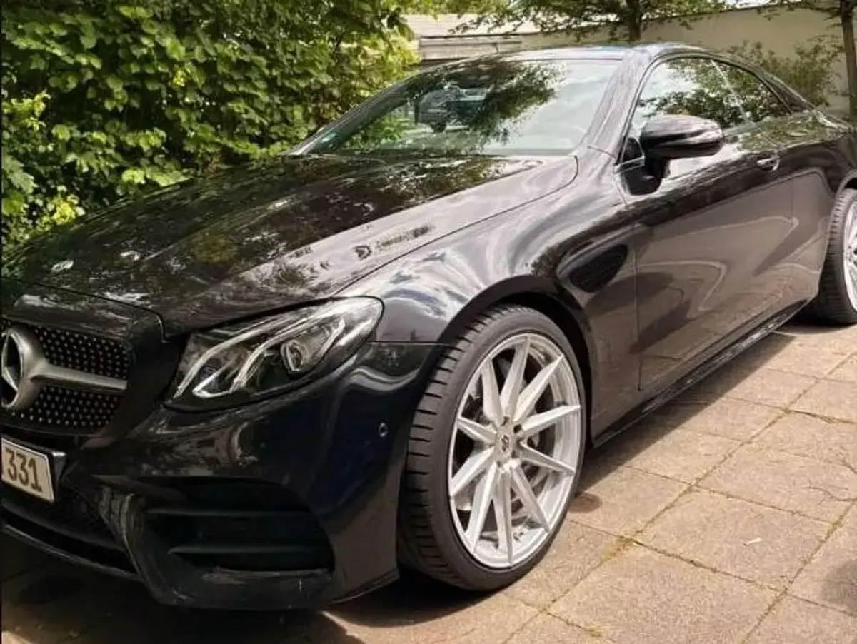 Gebraucht Mercedes E300 AMG line 245 PS (180 kW) 2018 Schwarz Coupé