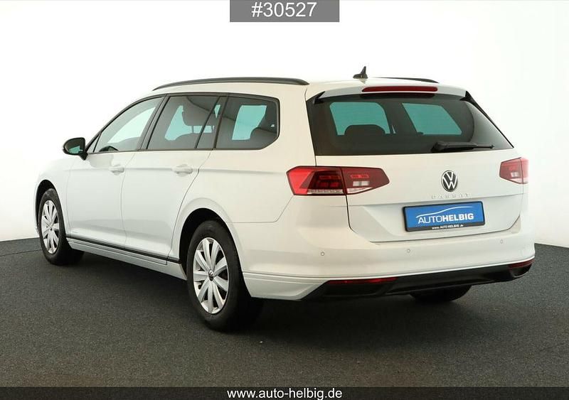 Gebraucht VW Passat 122 PS (89 kW) 2023 Weiß Kombi