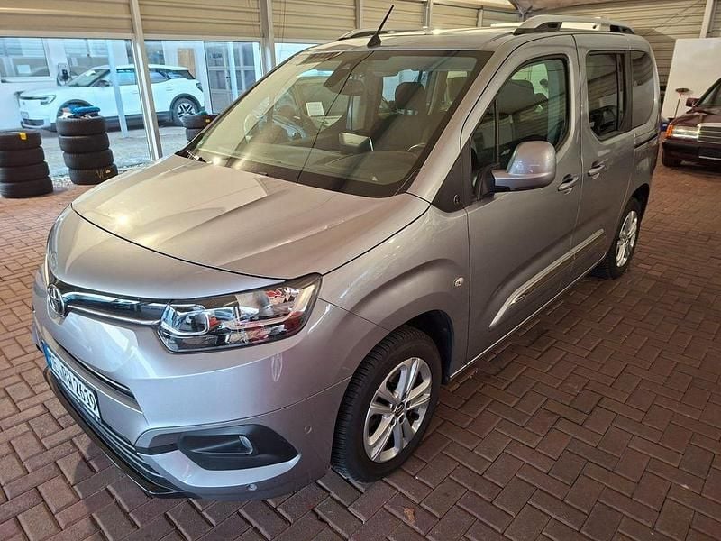Grey pearl/gris artense Gebraucht 2021 Toyota Proace Verso City Kombi | 22.500 € (Guter Preis) - Bild 1/4