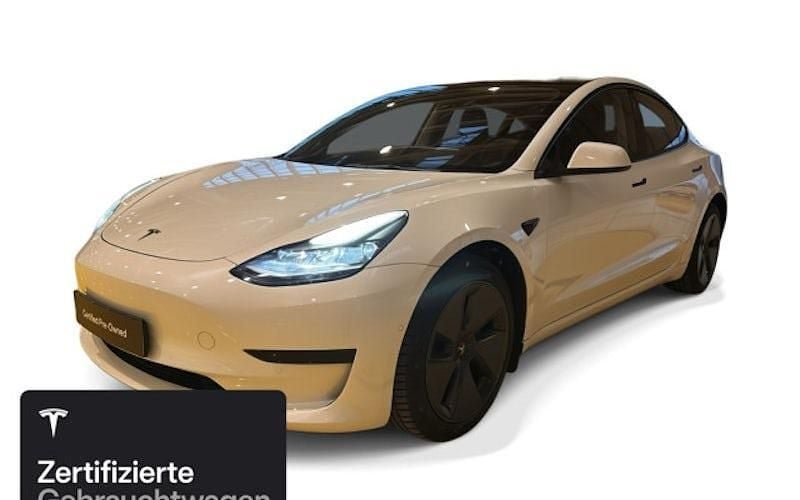 Weiß Gebraucht 2021 Tesla Model 3 Standard Range Limousine | 26.500 € (Fairer Preis) - Bild 1/4