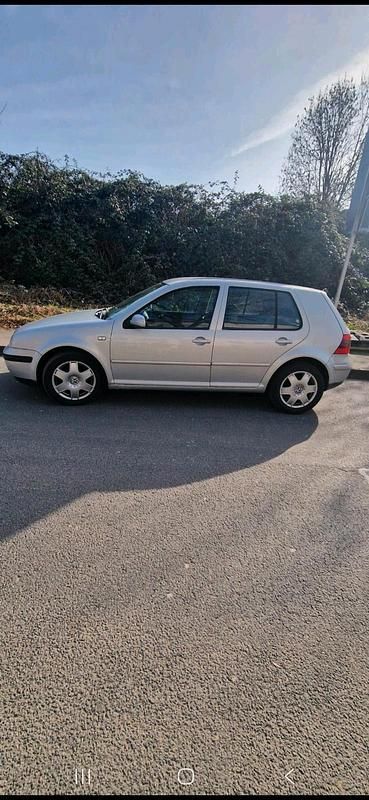 Gebraucht VW Golf IV 105 PS (77 kW) 2000 Silber Kleinwagen