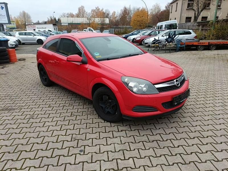 Rot Gebraucht 2009 Opel Astra GTC Edition Coupé | 990 € (Guter Preis) - Bild 1/4