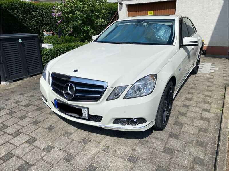 Weiß Gebraucht 2009 Mercedes E250 Elegance Limousine | 13.400 € (Guter Preis) - Bild 1/4