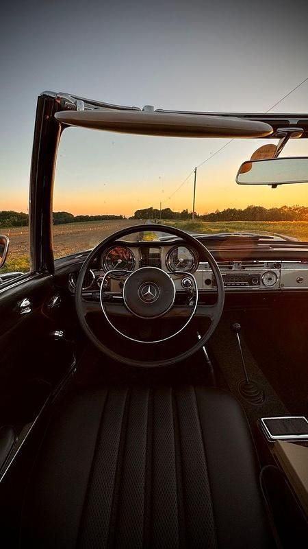 Gebraucht Mercedes 230 150 PS (110 kW) 1966 Gold Cabrio