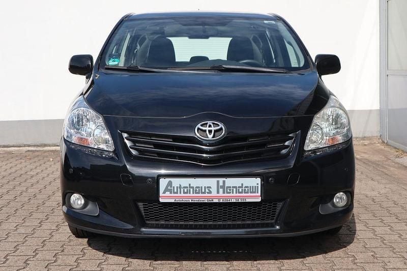 Schwarz Gebraucht 2012 Toyota Verso Edition Van / Kleinbus | 7.790 € (Fairer Preis) - Bild 1/4