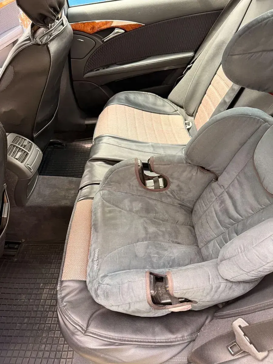 Gebraucht Mercedes E200 Elegance 163 PS (119 kW) 2002 Grau Limousine