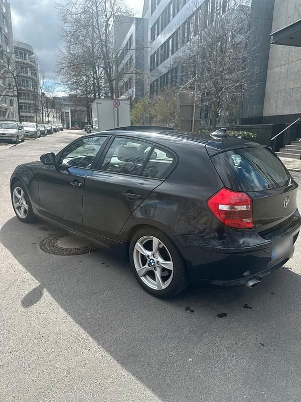 Gebraucht BMW 120 177 PS (130 kW) 2010 Schwarz Kleinwagen