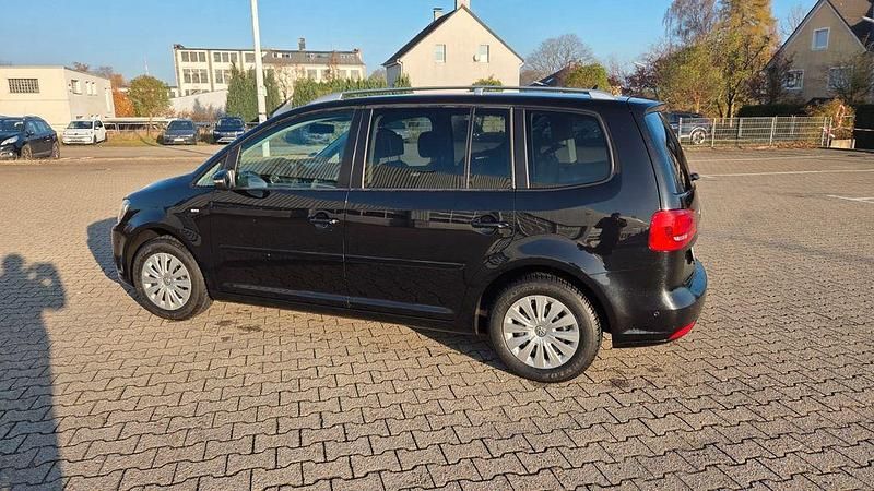 Schwarz Gebraucht 2015 VW Touran Cup Van / Kleinbus | 7.500 € (Superpreis) - Bild 1/4