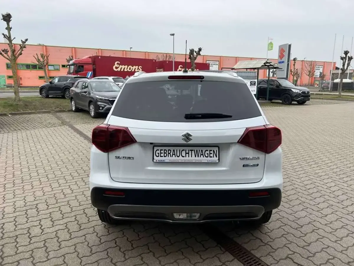 Gebraucht Suzuki Vitara Comfort 140 PS (102 kW) 2023 Pearl cool white metallic SUV