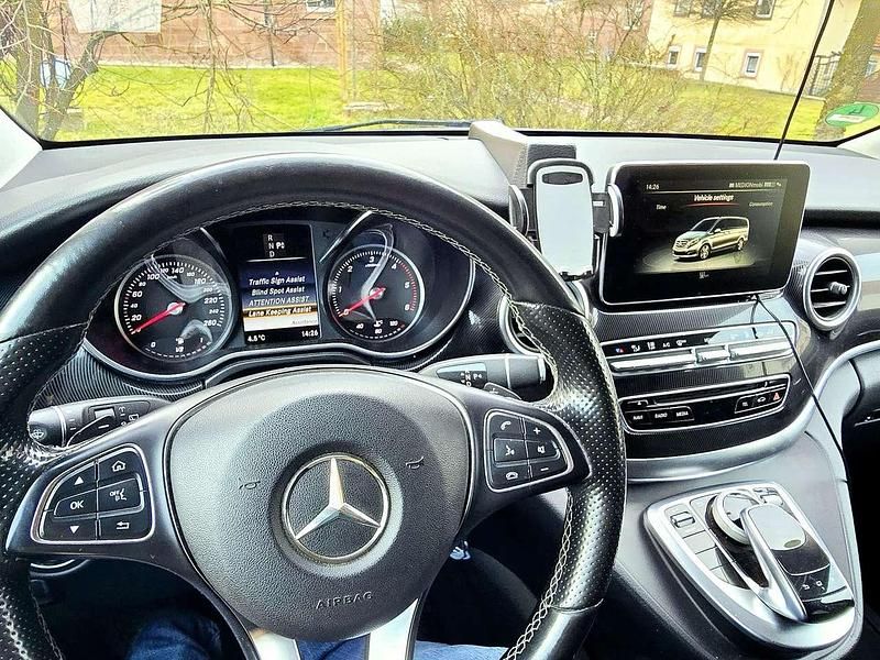 Gebraucht 2016 Mercedes V250 Avantgarde Van / Kleinbus | 22.200 € (Guter Preis) - Bild 1/4