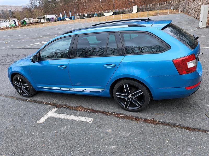 Blau Gebraucht 2016 Skoda Octavia Kombi | 9.850 € (Superpreis) - Bild 1/4