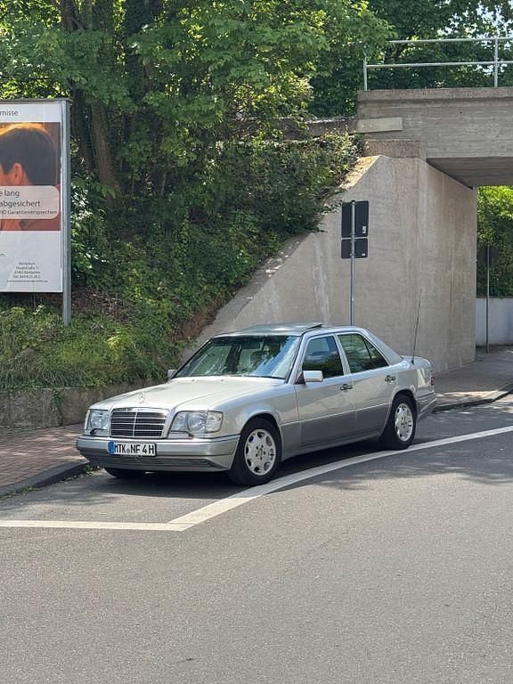 Silber Gebraucht 1994 Mercedes E280 Sportline Limousine | 13.500 € - Bild 1/4