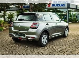 Neu Suzuki Swift Club 83 PS (61 kW) 2025 Silber (premium silver metallic) Limousine