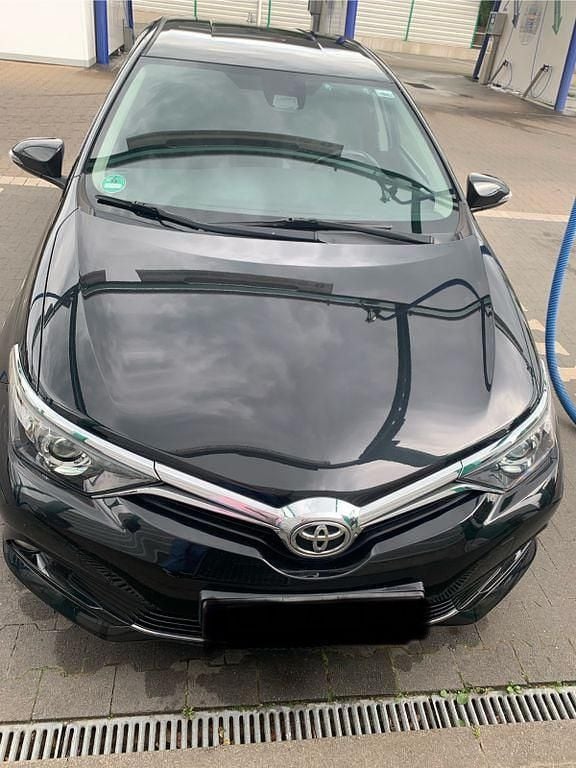 Schwarz Gebraucht 2015 Toyota Auris Design Limousine | 8.400 € (Guter Preis) - Bild 1/4