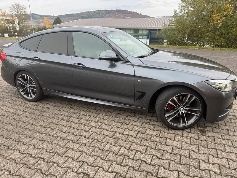 Grau Gebraucht 2016 BMW 325 M Sport Limousine | 18.700 € (Etwas zu teuer) - Bild 1/4