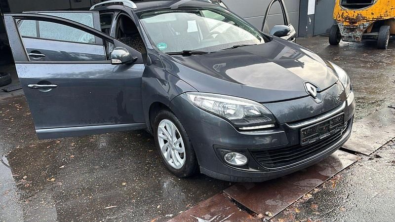 Grau Gebraucht 2013 Renault Mégane GrandTour Kombi | 4.350 € (Guter Preis) - Bild 1/3