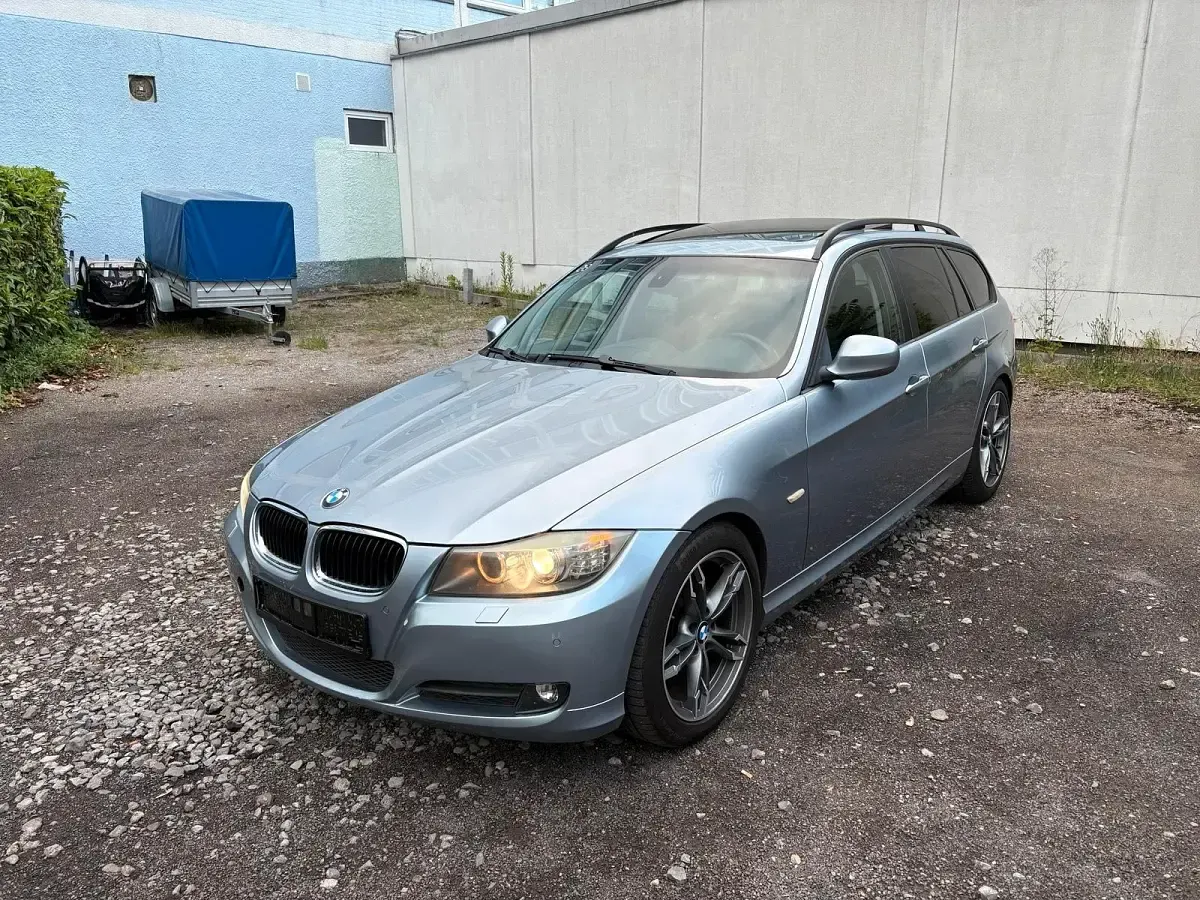 Gebraucht BMW 320 170 PS (125 kW) 2009 Blau Kombi