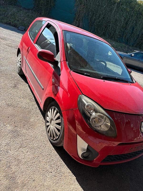 Second-hand Renault Twingo 75 CP (55 kW) 2010 Roșu Hatchback
