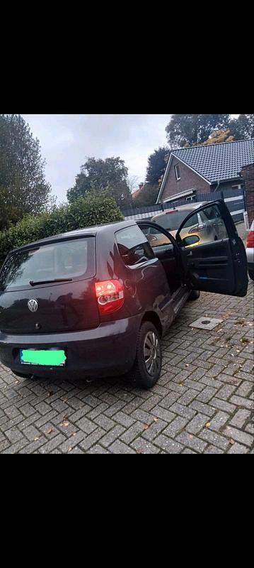 Grau Gebraucht 2005 VW Fox Kleinwagen | 1.900 € (Fairer Preis) - Bild 1/3