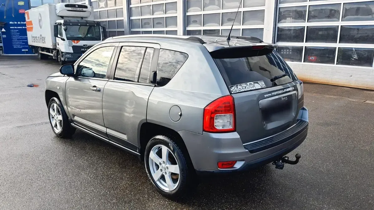 Käytetty Jeep Compass 156 HP (114 kW) 2013 Harmaa Katumaasturi