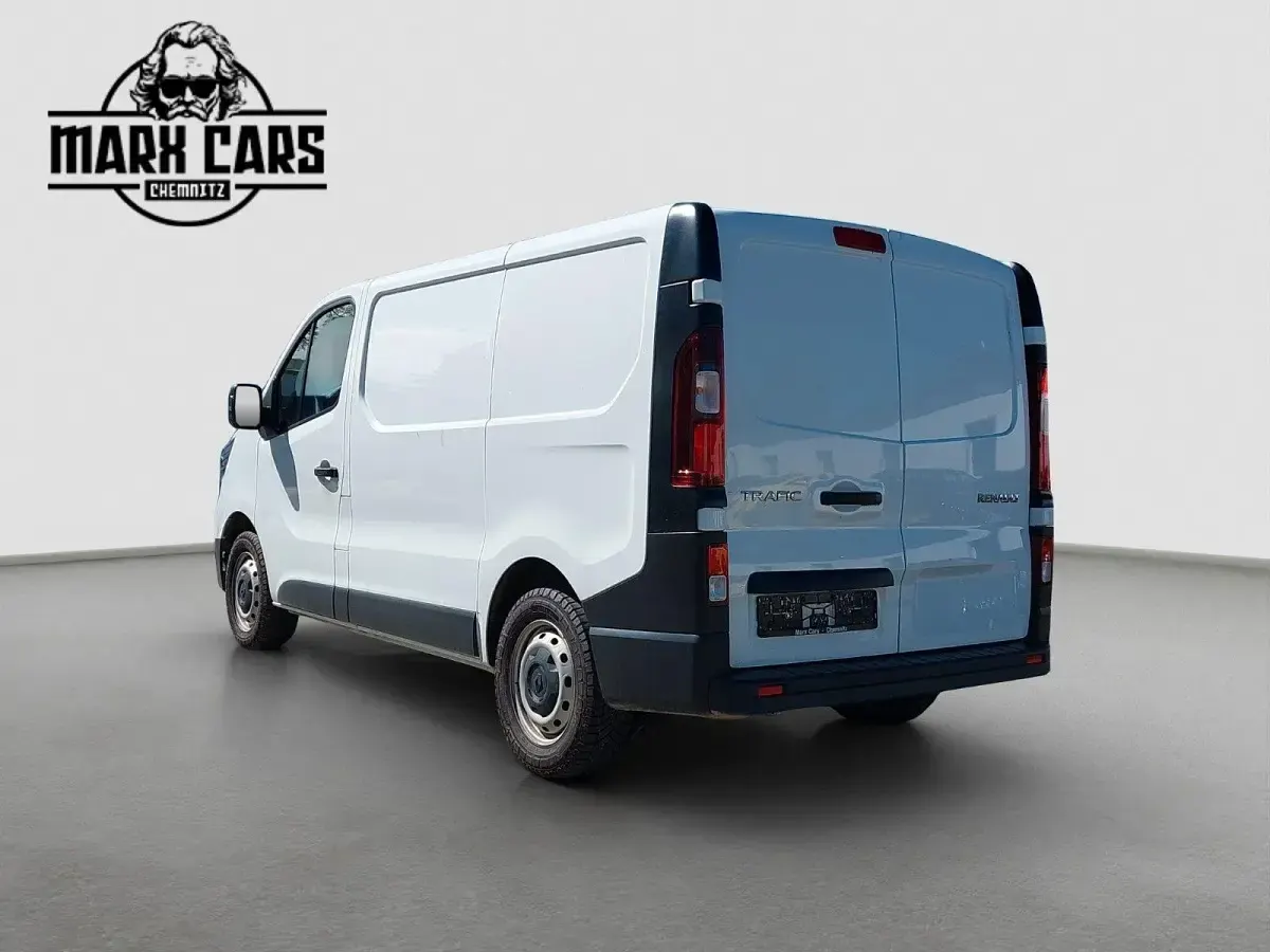 Usado Renault Trafic Komfort 110 CV (80 kW) 2022 Blanco Monovolumen