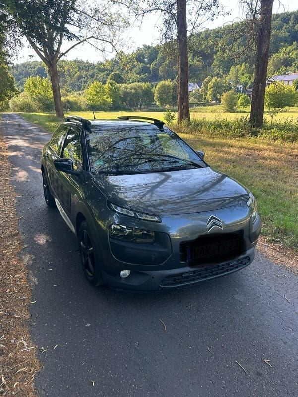 Grau Gebraucht 2016 Citroën C4 Cactus Feel Kleinwagen | 6.950 € (Fairer Preis) - Bild 1/4