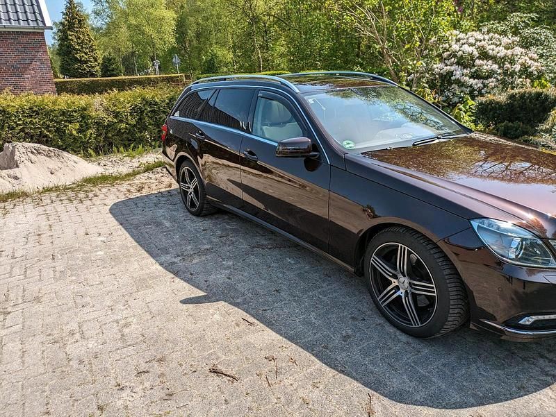 Braun Gebraucht 2010 Mercedes 350 Kombi | 10.900 € (Superpreis) - Bild 1/4